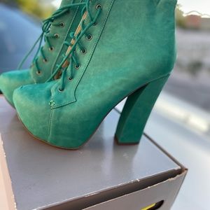 Show stopper booties size 8 teal